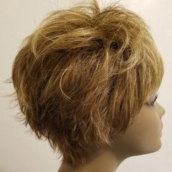 Short Wig by LUXHAIR (D) - Picture 2 of 6